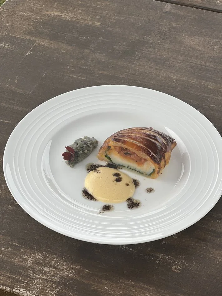 三陸魚介のパイ包み焼き ブールブランソース｜秋保ワイナリーのウェディングケータリング