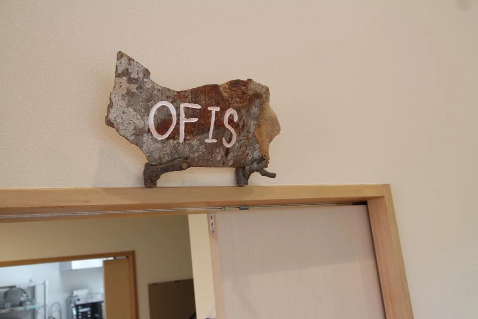 「オフィス」と頼んだら「OFIS」。可愛いのでそのまま。